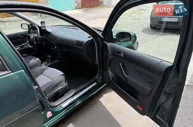 Хэтчбек Volkswagen Golf 2003 в 