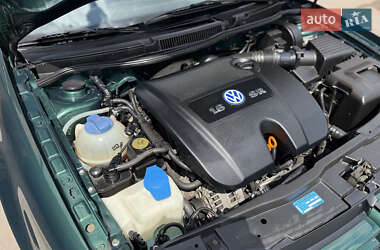 Хэтчбек Volkswagen Golf 2003 в 