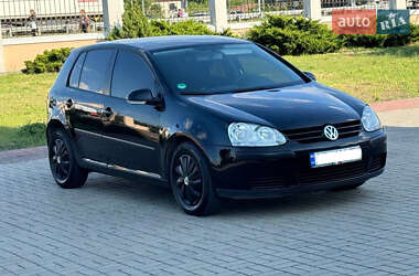 Хэтчбек Volkswagen Golf 2005 в 
