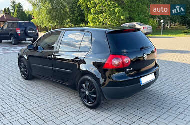 Хэтчбек Volkswagen Golf 2005 в 