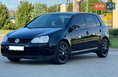 Хэтчбек Volkswagen Golf 2005 в 