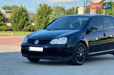 Хэтчбек Volkswagen Golf 2005 в 