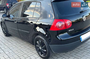 Хэтчбек Volkswagen Golf 2005 в 