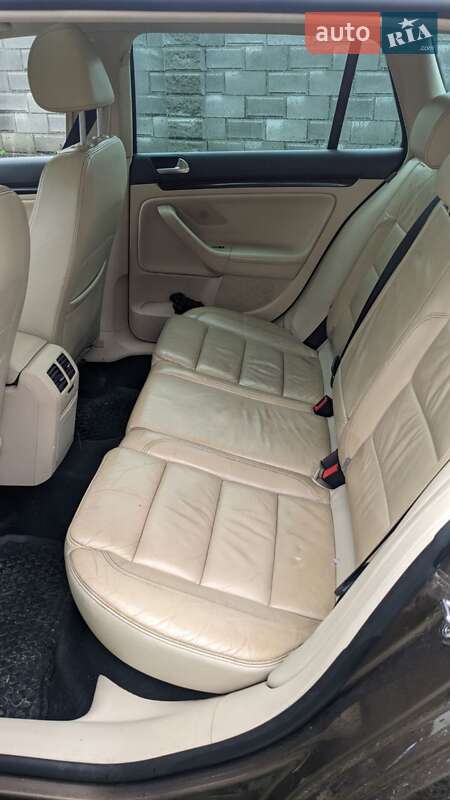 Універсал Volkswagen Golf 2010 в Кореці