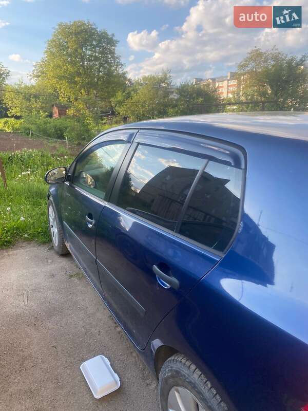 Хэтчбек Volkswagen Golf 2005 в Тернополе