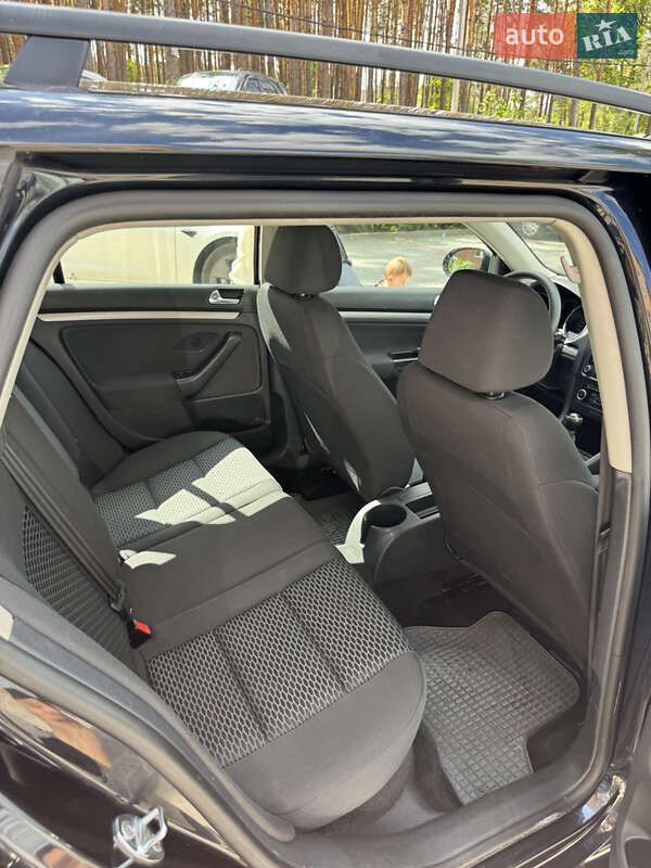 Універсал Volkswagen Golf 2012 в Ірпені