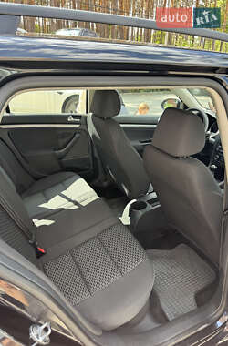 Універсал Volkswagen Golf 2012 в 