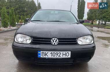 Хетчбек Volkswagen Golf 2000 в 