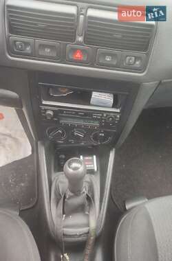 Универсал Volkswagen Golf 2003 в 