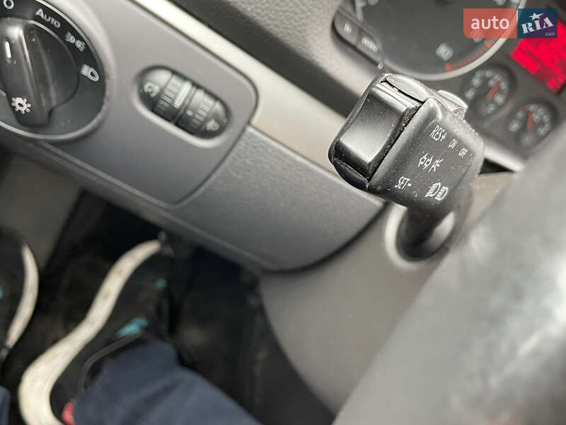 Хетчбек Volkswagen Golf 2005 в Луцьку