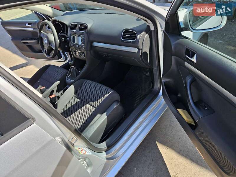 Универсал Volkswagen Golf 2010 в Луцке