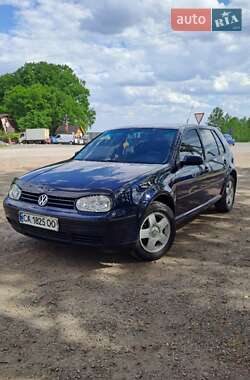 Хетчбек Volkswagen Golf 1999 в Новоархангельську