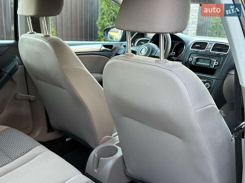 Хетчбек Volkswagen Golf 2010 в Вінниці
