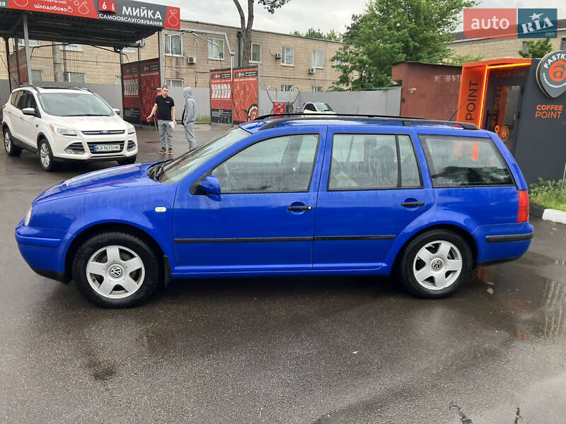 Универсал Volkswagen Golf 2000 в Киеве