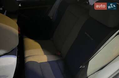 Хэтчбек Volkswagen Golf 2000 в 