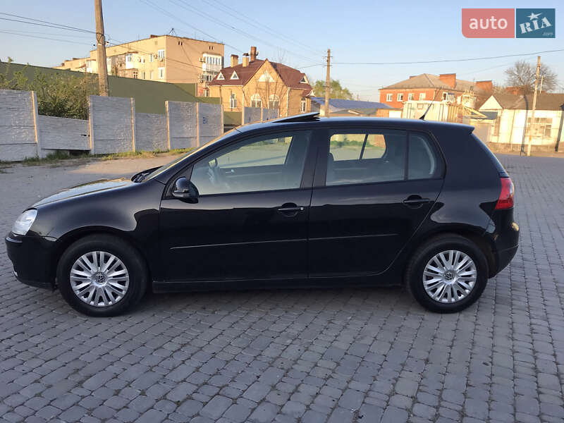 Хэтчбек Volkswagen Golf 2006 в Первомайске