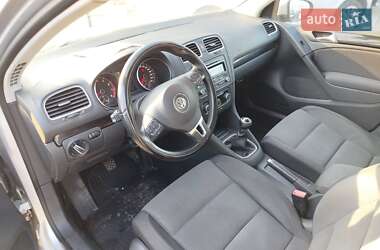 Хетчбек Volkswagen Golf 2009 в 