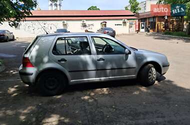 Хэтчбек Volkswagen Golf 2000 в 