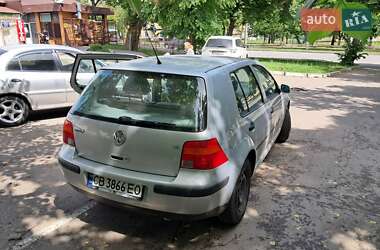 Хэтчбек Volkswagen Golf 2000 в 