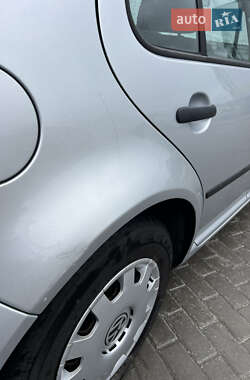 Хетчбек Volkswagen Golf 2001 в 