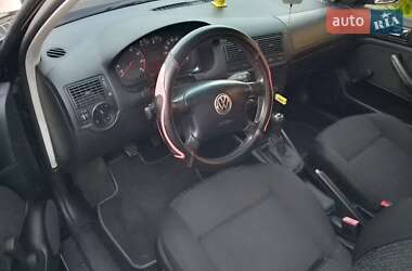 Хэтчбек Volkswagen Golf 2001 в 