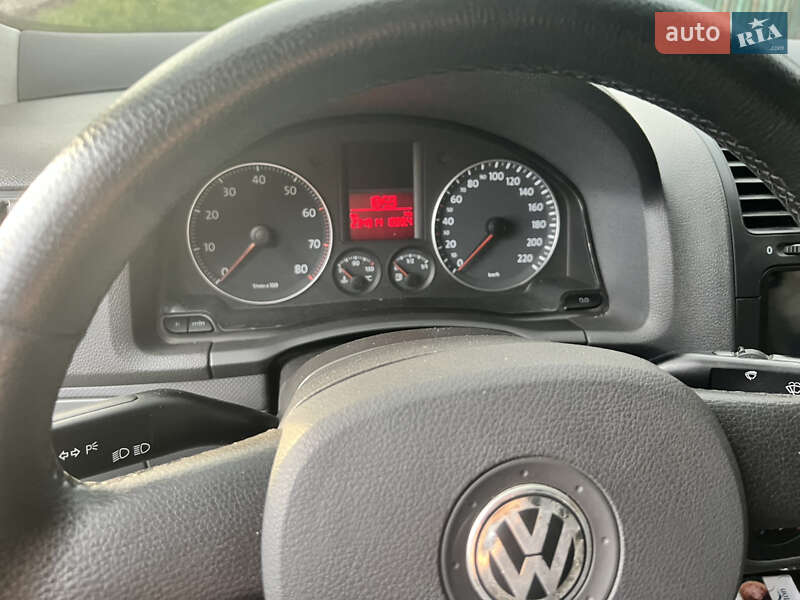 Хетчбек Volkswagen Golf 2004 в Васильківці