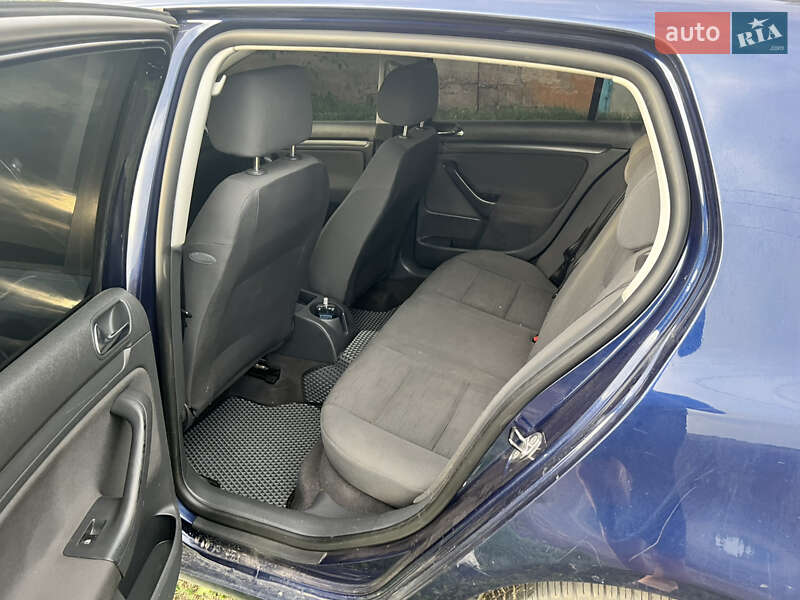 Хетчбек Volkswagen Golf 2004 в Васильківці