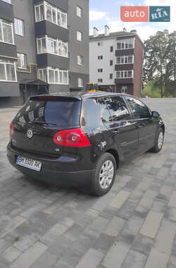 Хэтчбек Volkswagen Golf 2005 в 