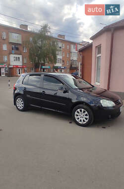Хэтчбек Volkswagen Golf 2005 в 