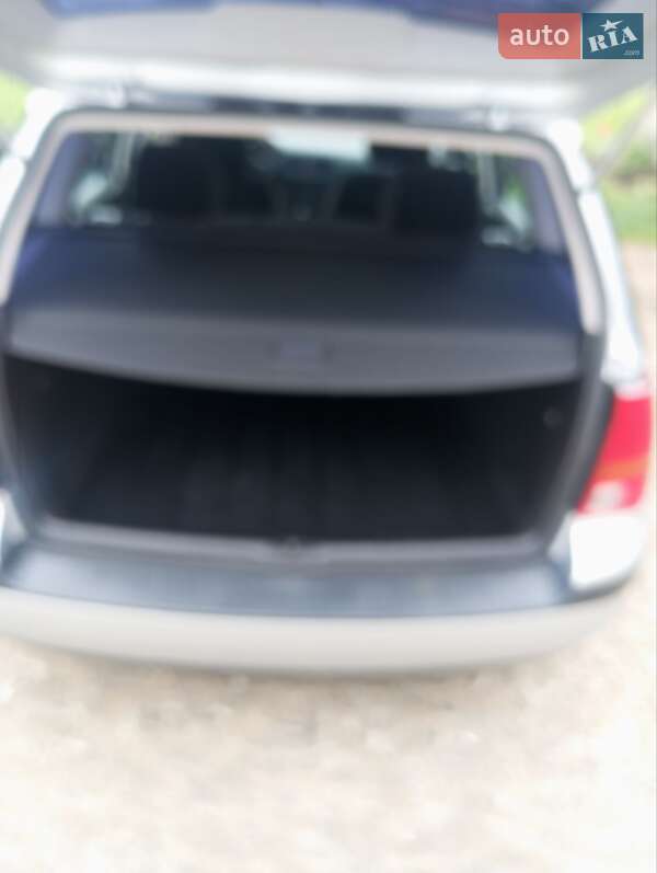 Універсал Volkswagen Golf 2001 в Долині