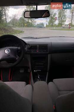 Хетчбек Volkswagen Golf 1998 в 