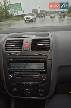 Хетчбек Volkswagen Golf 2004 в Івано-Франківську