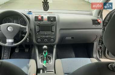 Хэтчбек Volkswagen Golf 2008 в 