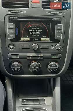 Хэтчбек Volkswagen Golf 2008 в 