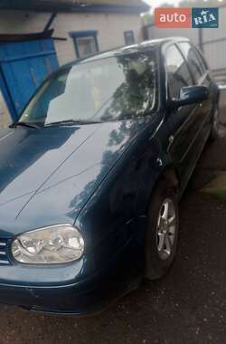 Хетчбек Volkswagen Golf 2002 в Градизьку