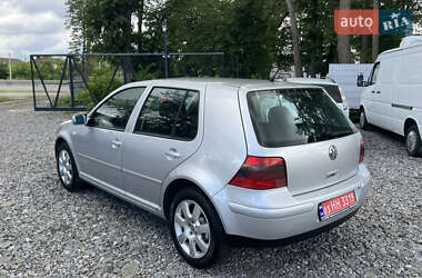 Хэтчбек Volkswagen Golf 2003 в 