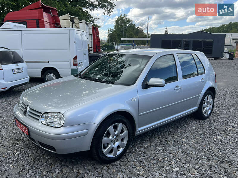 Хэтчбек Volkswagen Golf 2003 в 