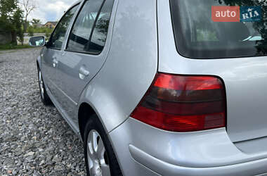 Хэтчбек Volkswagen Golf 2003 в 