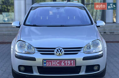 Хэтчбек Volkswagen Golf 2005 в 