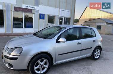 Хэтчбек Volkswagen Golf 2004 в 