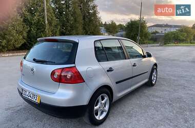 Хэтчбек Volkswagen Golf 2004 в 