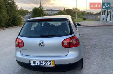 Хэтчбек Volkswagen Golf 2004 в 