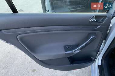 Хэтчбек Volkswagen Golf 2004 в 