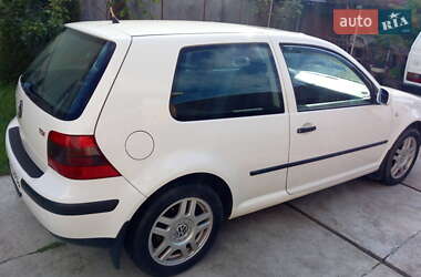 Хетчбек Volkswagen Golf 2000 в 