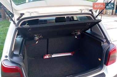 Хетчбек Volkswagen Golf 2000 в 