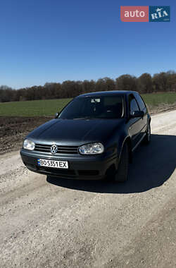 Хэтчбек Volkswagen Golf 2001 в Чорткове