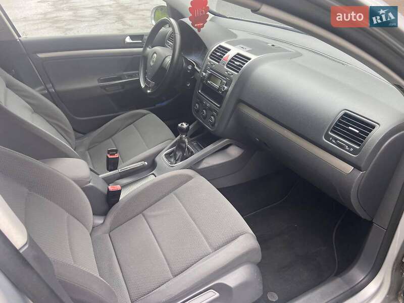 Хэтчбек Volkswagen Golf 2009 в Луцке