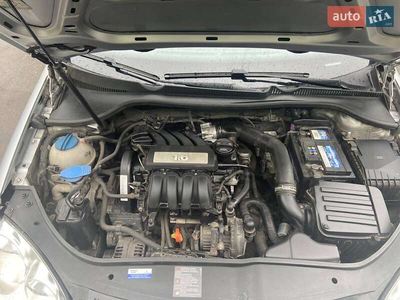 Хэтчбек Volkswagen Golf 2009 в Луцке