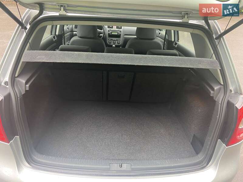 Хэтчбек Volkswagen Golf 2009 в Луцке