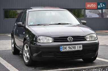 Хэтчбек Volkswagen Golf 2001 в 